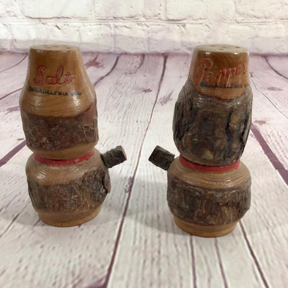 Vintage Wood Lantern Souvenir Philadelphia Zoo Salt and Pepper Shaker Pa…